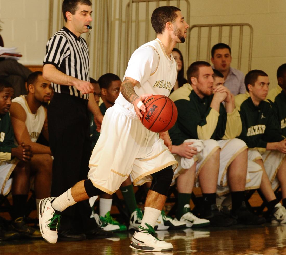 Men&rsquo;s Basketball Tops Lesley University, 73-68