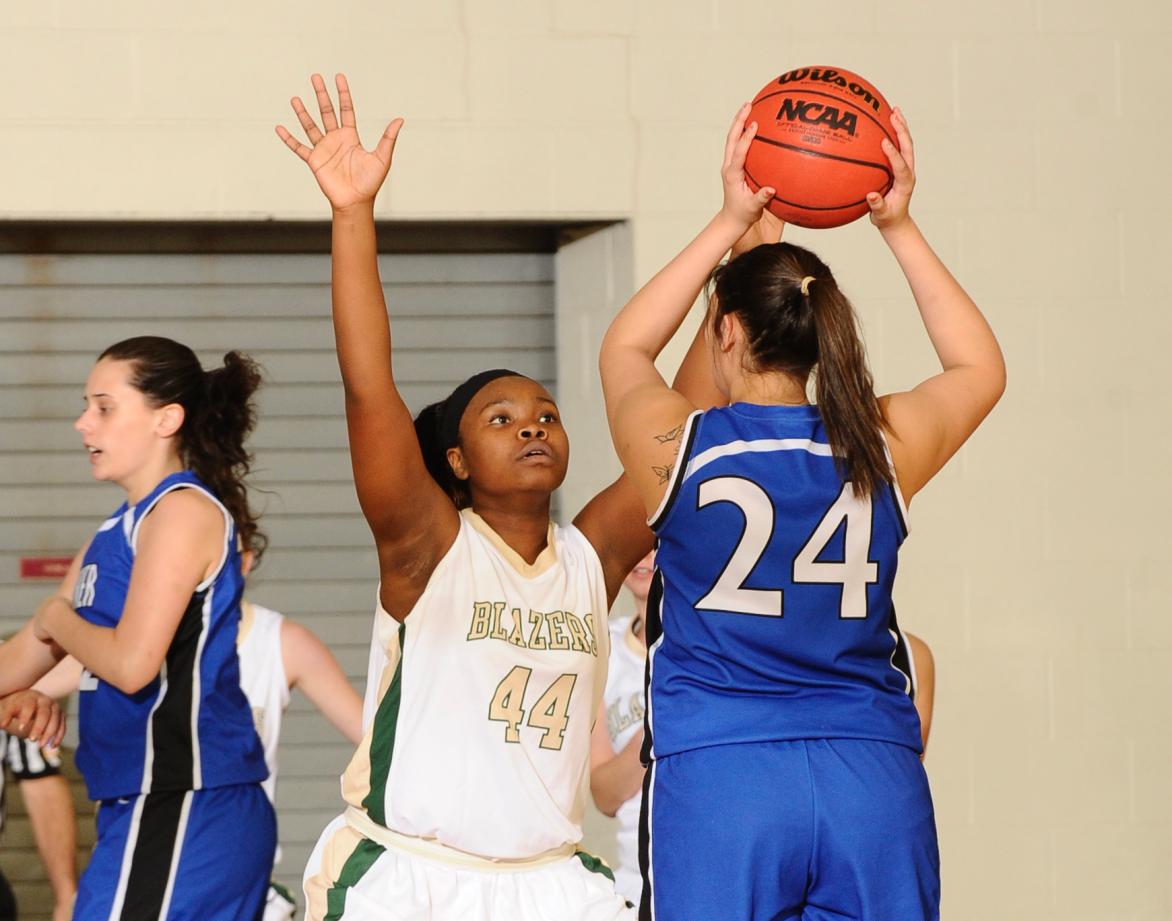 Women&rsquo;s Basketball Advances Past Mitchell College, 72-48