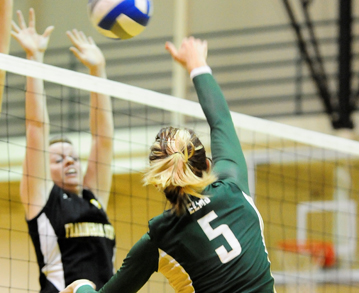 Mitchell College Sweeps Womens Volleyball, 3-0