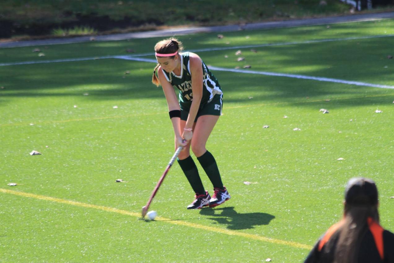 Regis Edges Field Hockey