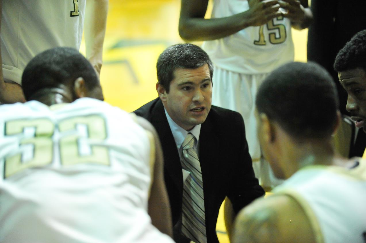 Men&rsquo;s Basketball to Host April Clinic