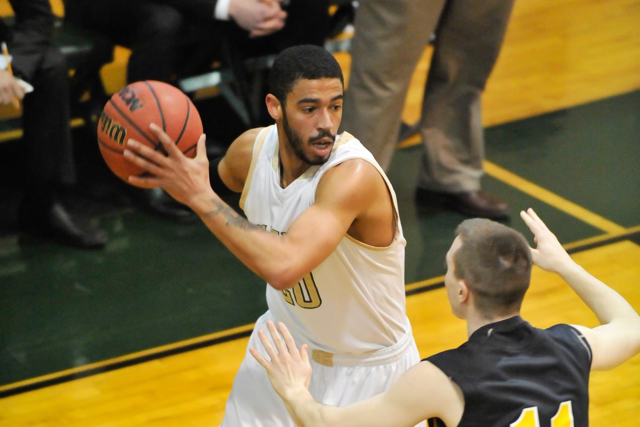 Men&rsquo;s Basketball Clips Becker College, 74-69