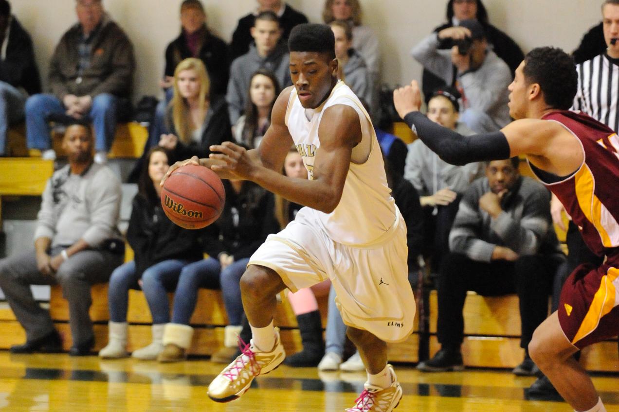 Mitchell College Edges Men's Basketball, 72-71