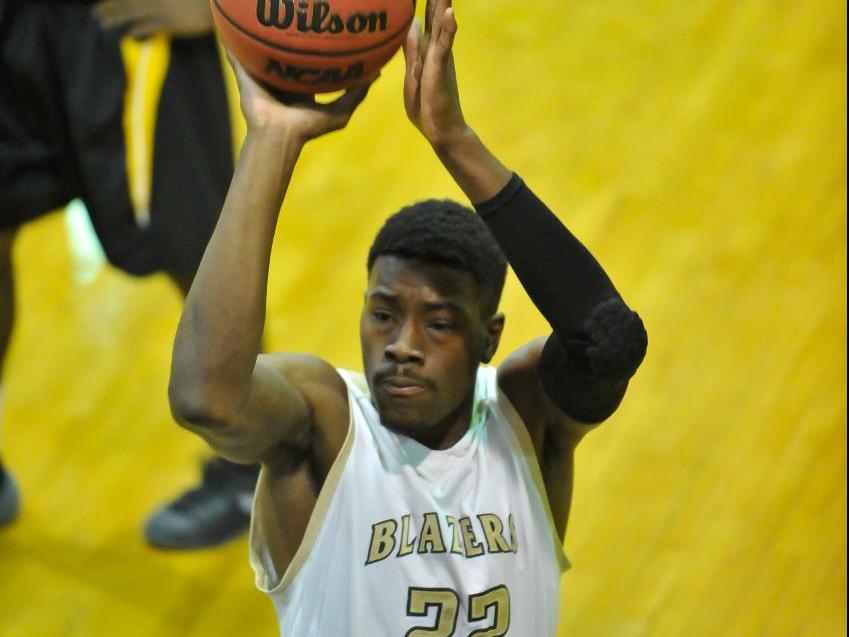 Men's Basketball Falls to Regis