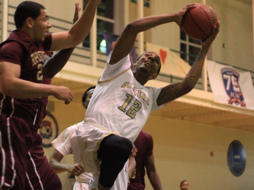 Men's Basketball Sinks Mariners