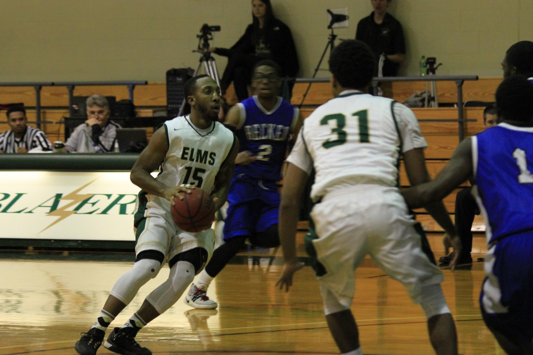 Men's Basketball Edges Becker in Overtime