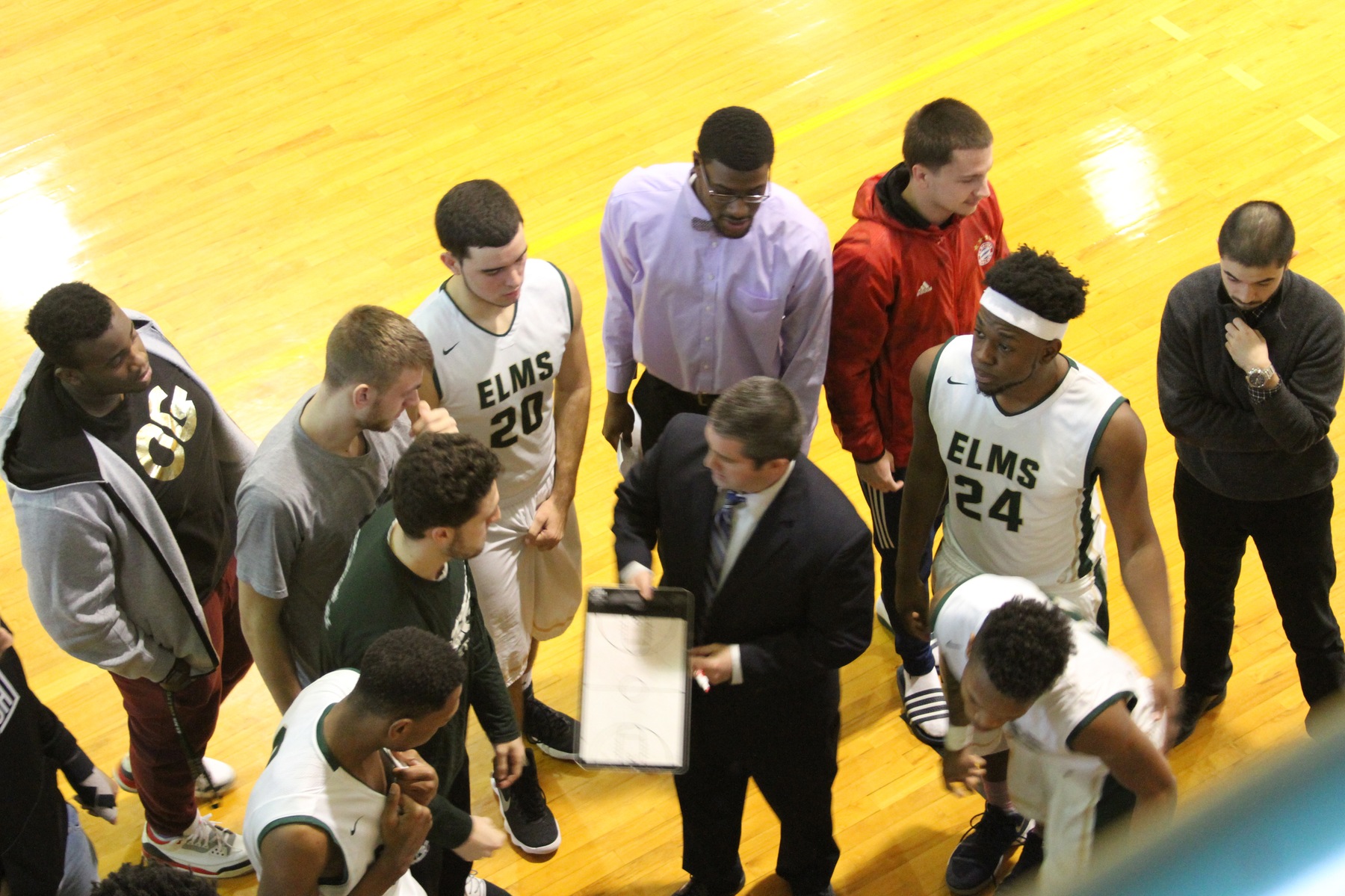 Elms Men's Basketball Falls at Mitchell