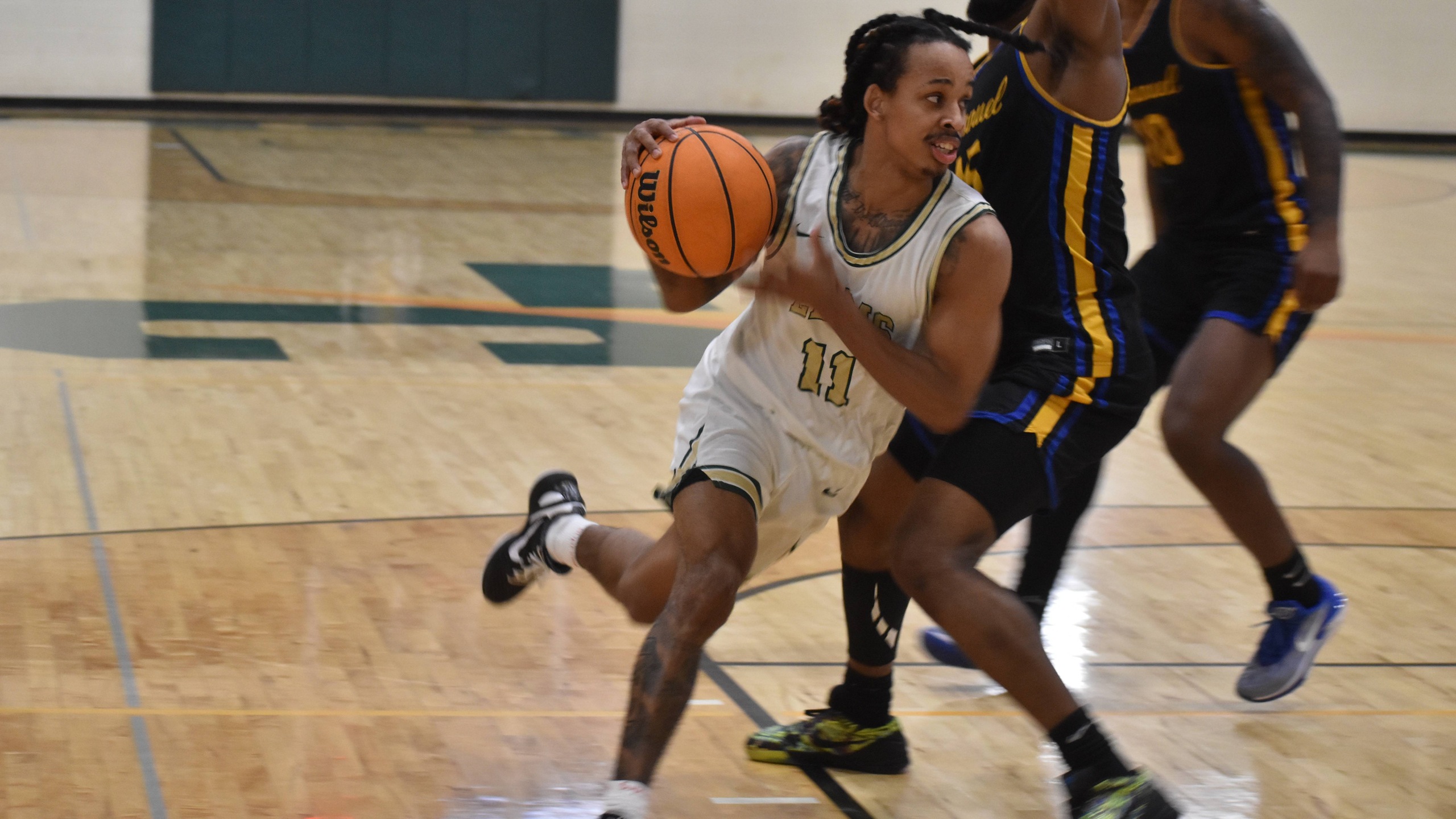 Men's Basketball Defeats Anna Maria in Conference Play