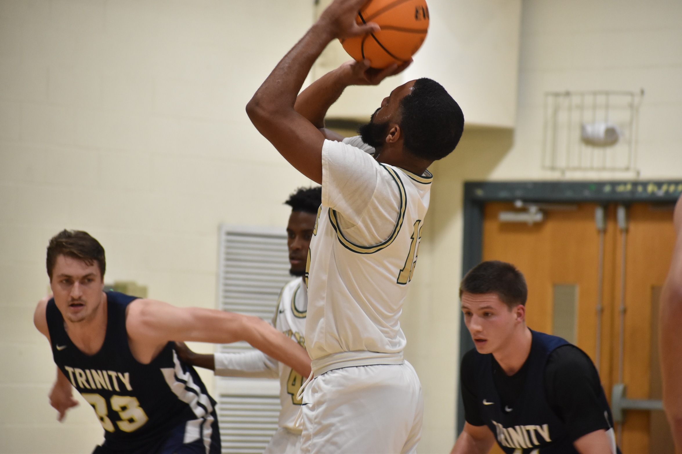 Men's Basketball Drop Non-Conference Game
