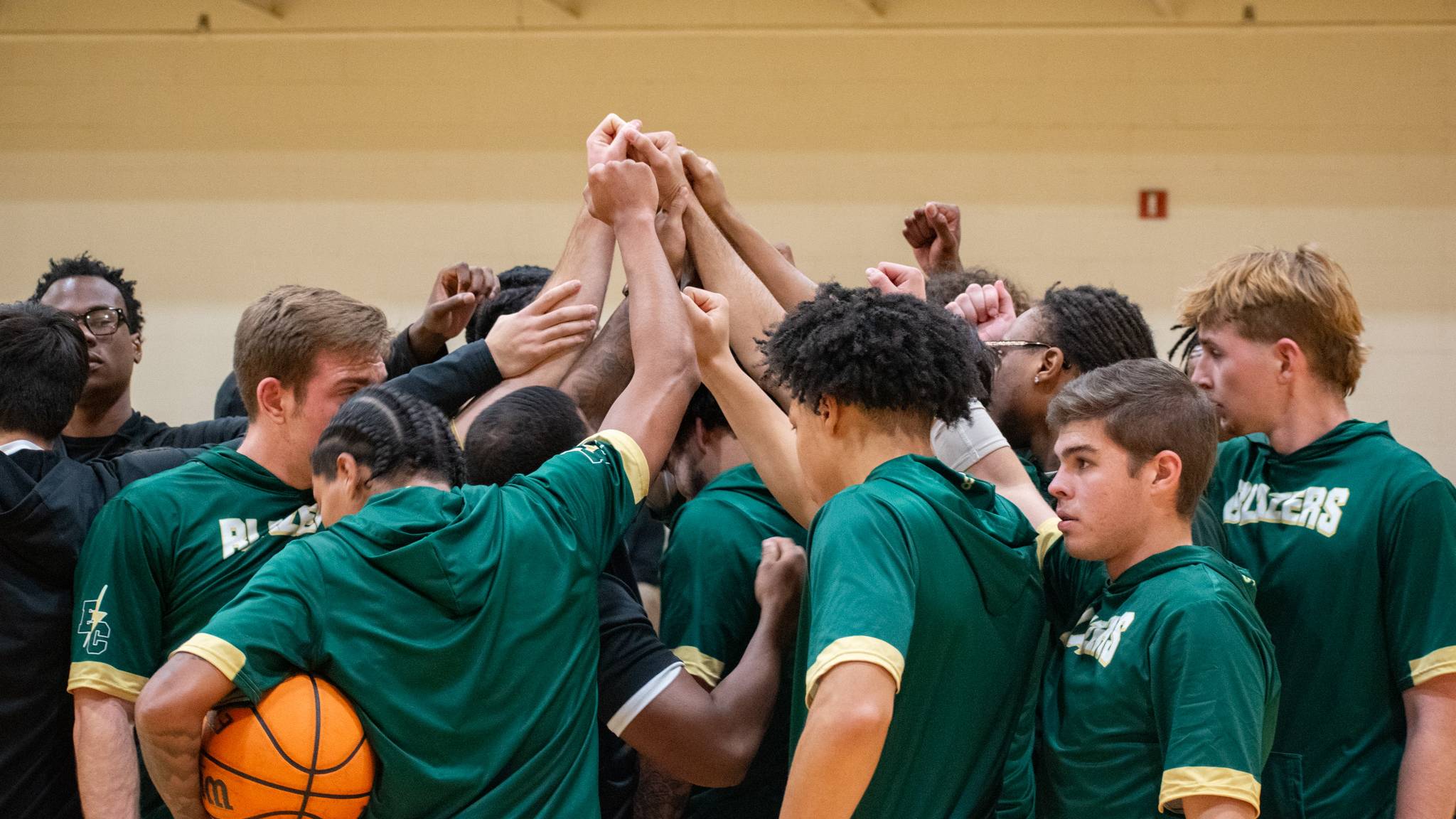 Men's Basketball Overcame in Final Seconds by Southern Maine Seawolves to Wrap Up 2025