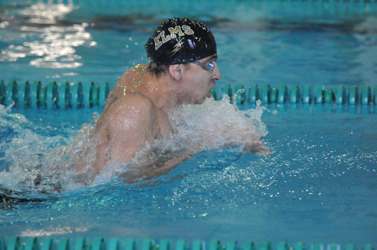 Men&rsquo;s Swimming Downs the University of New England, 122-95