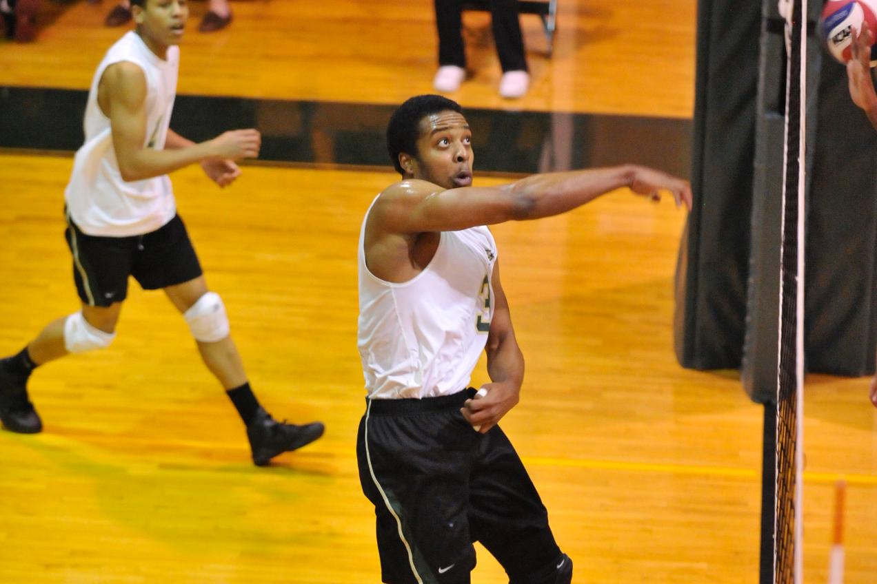 Men&rsquo;s Volleyball Powers Past Newbury College, 3-0