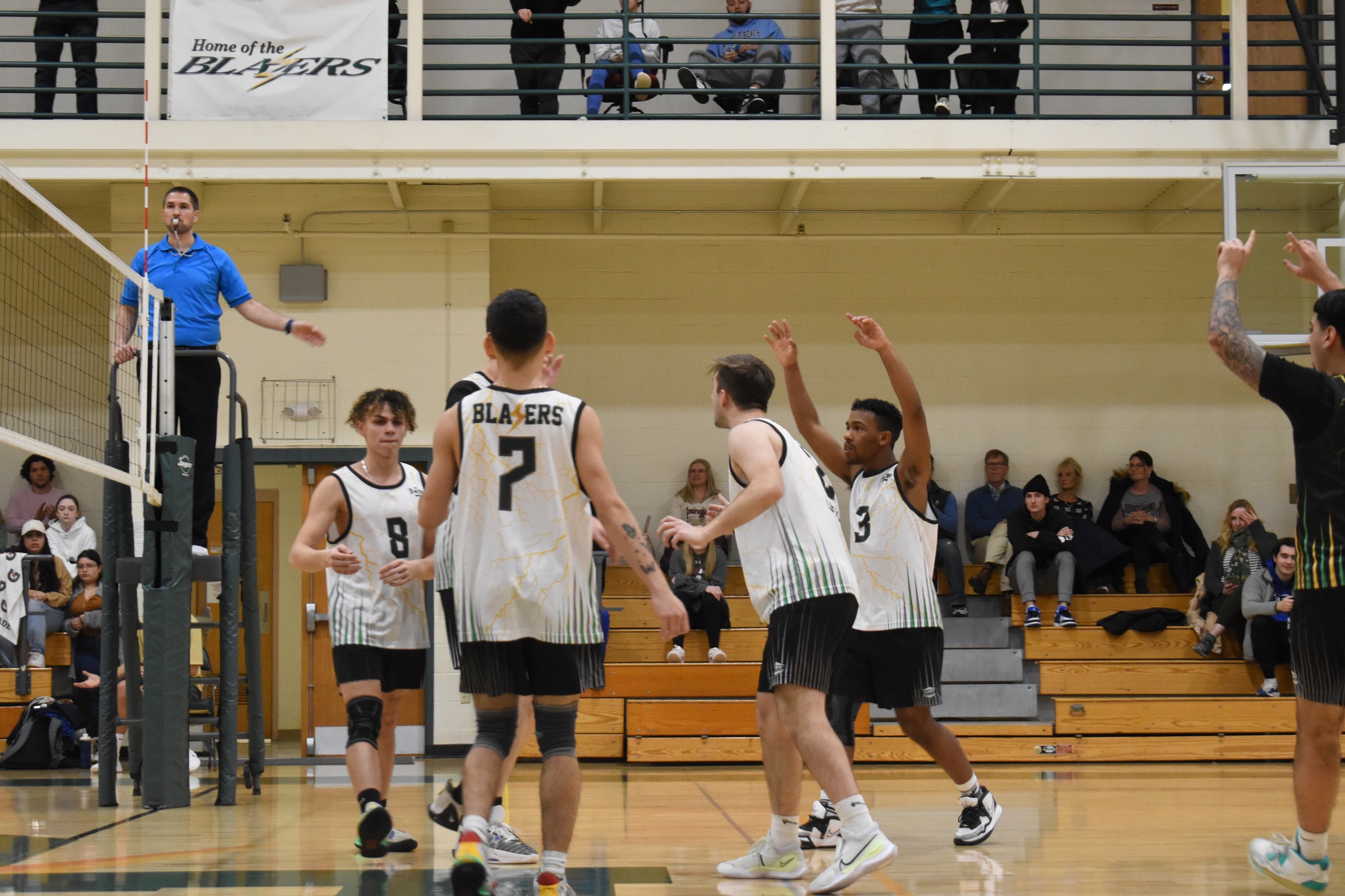 Blazers End Week With a Tri Match Split