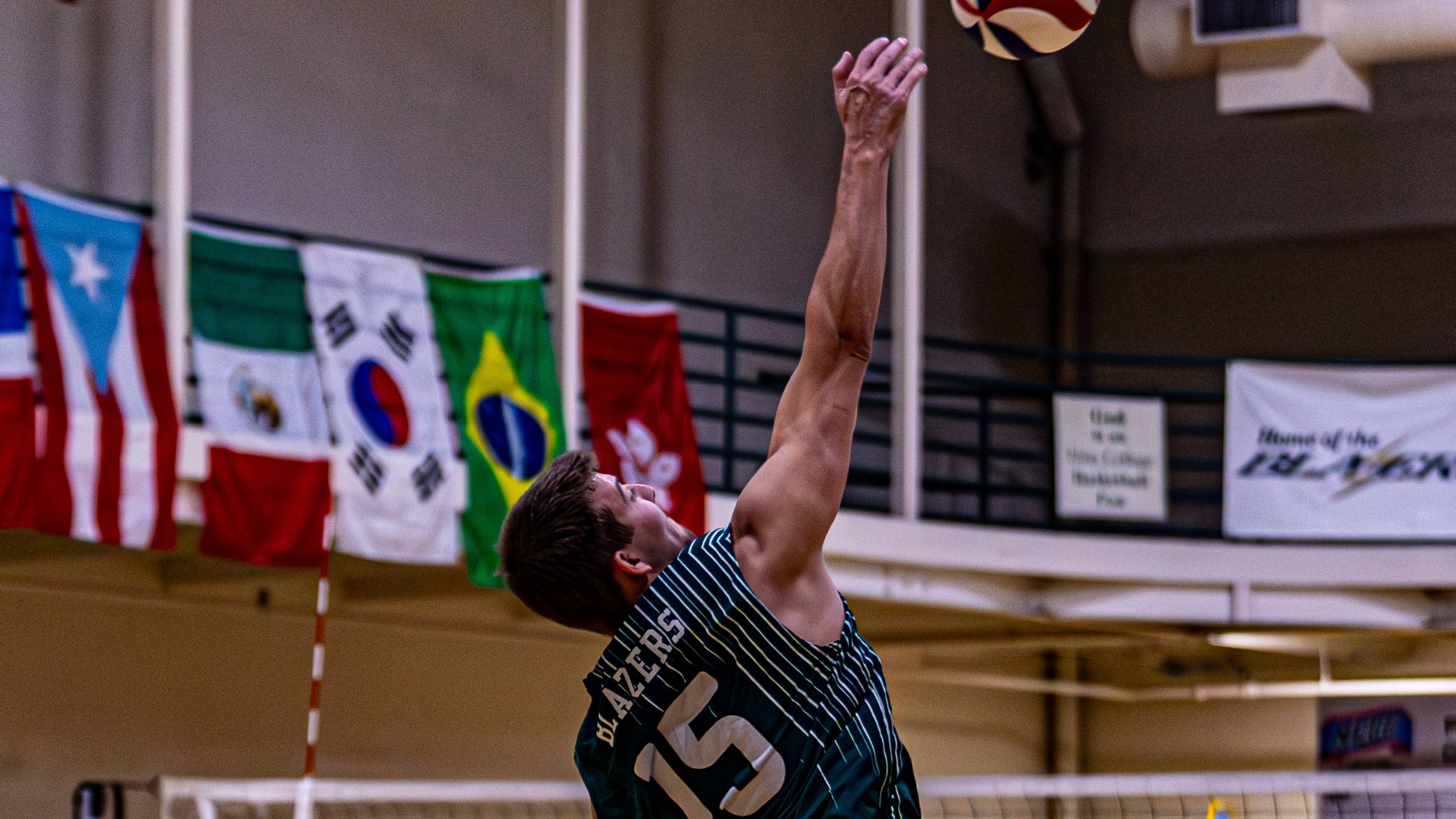 Men's Volleyball Sweeps Curry at Home
