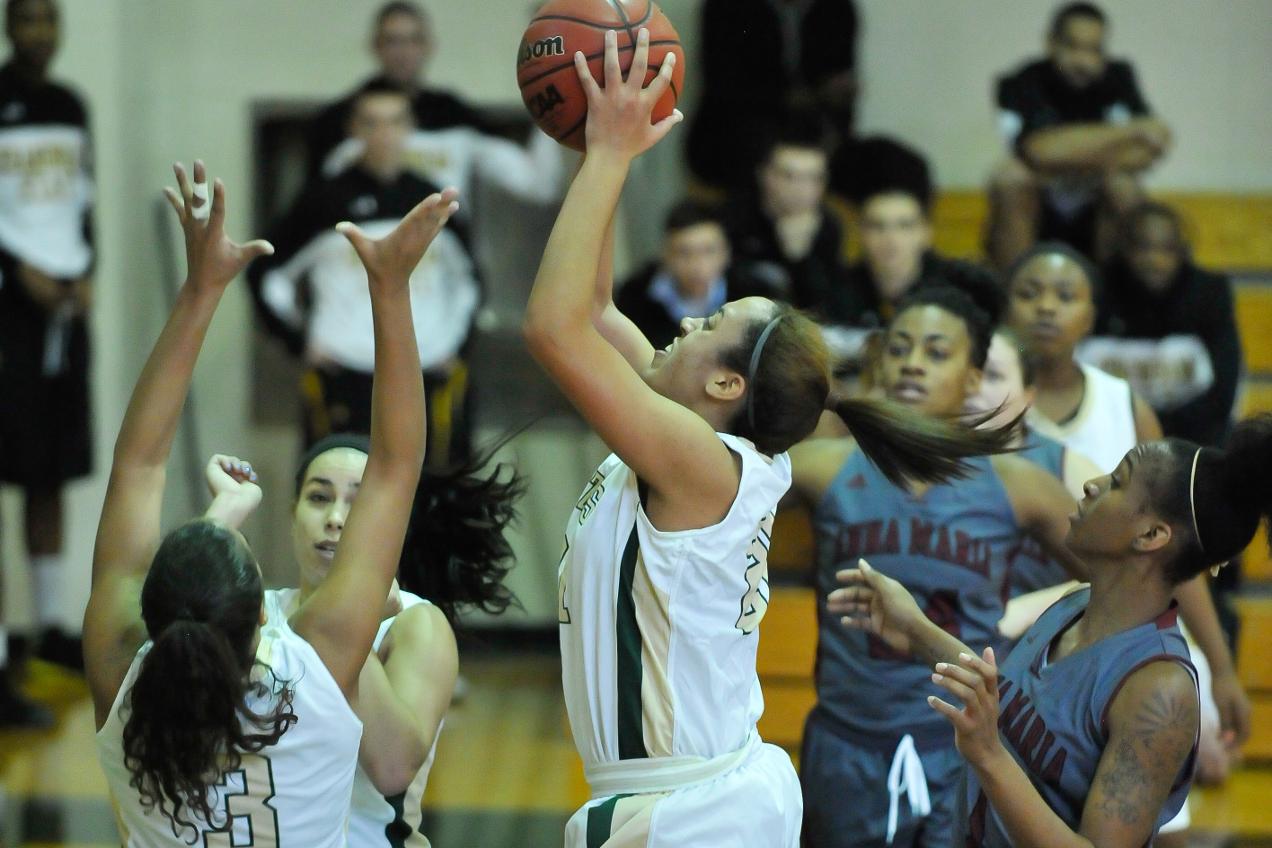 Mitchell College Outlasts Women&rsquo;s Basketball, 57-50