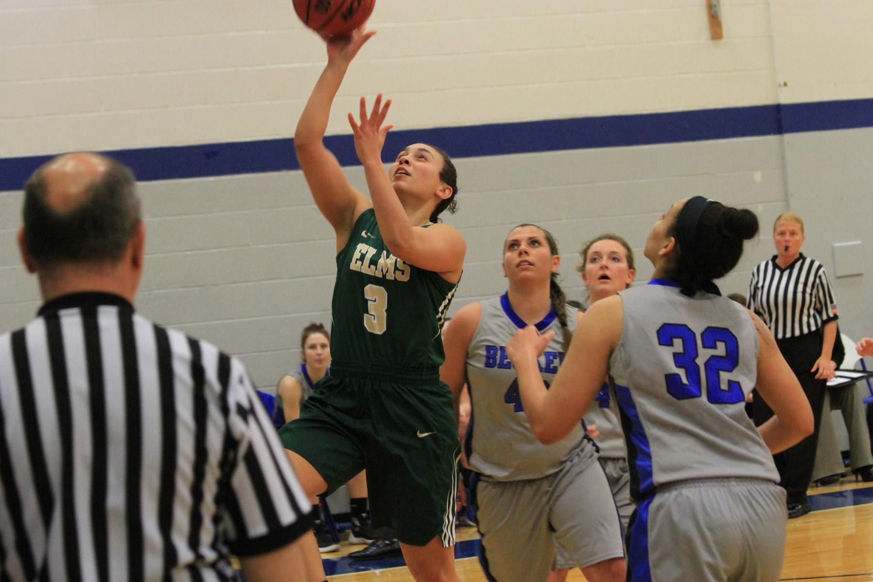 Regis Edges Women's Basketball in Fourth Quarter