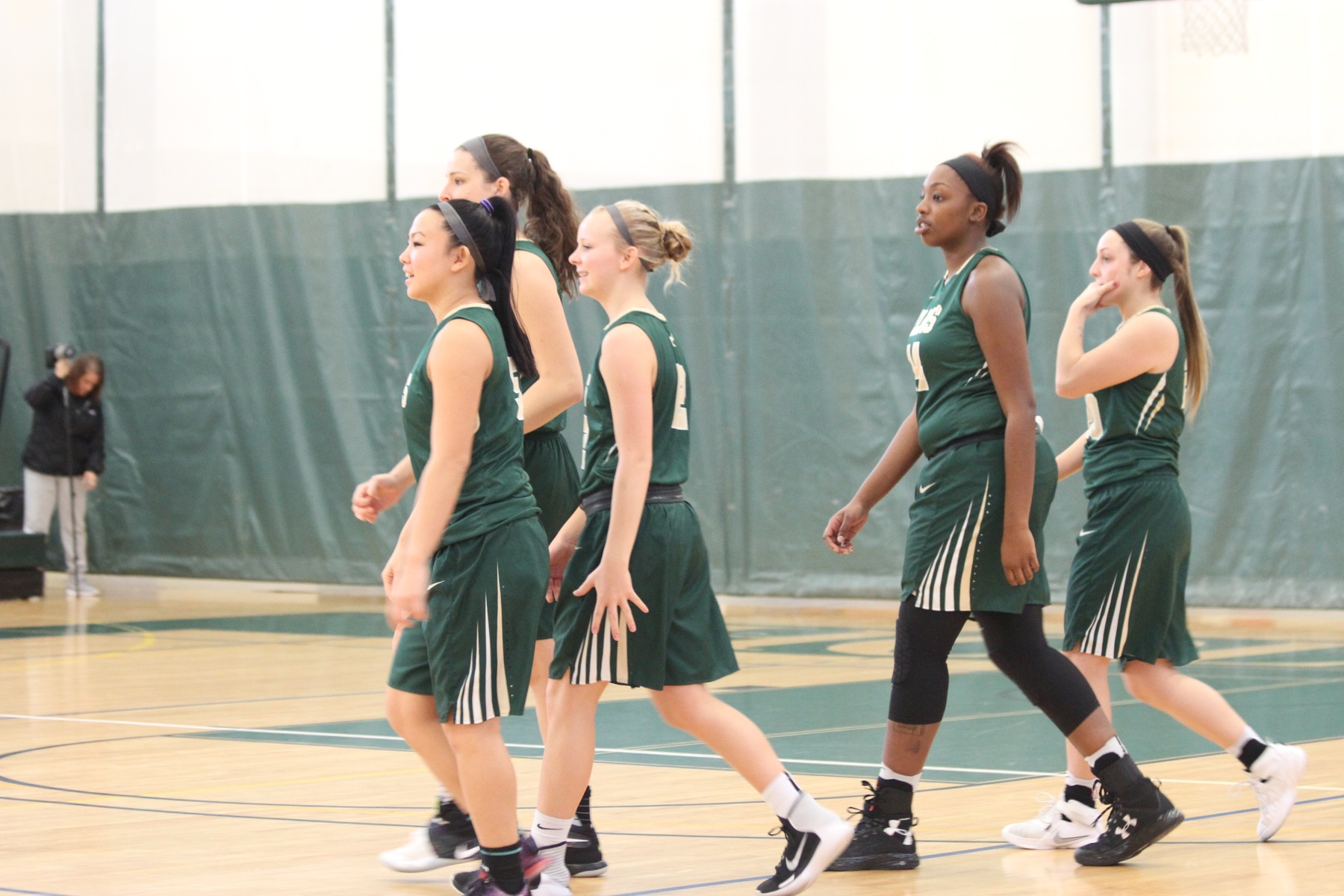Women's Basketball Flattens Lesley