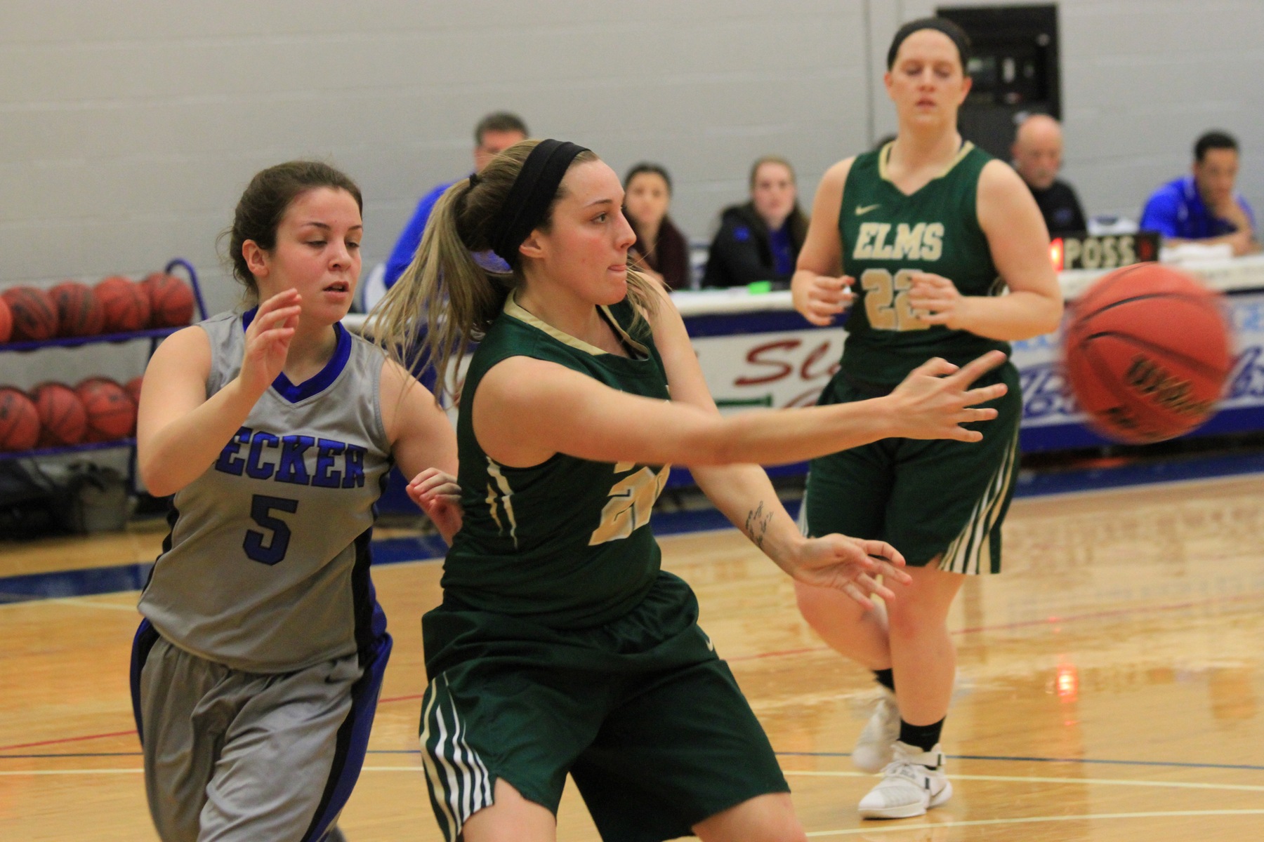 Women's Basketball Rallies Past Becker