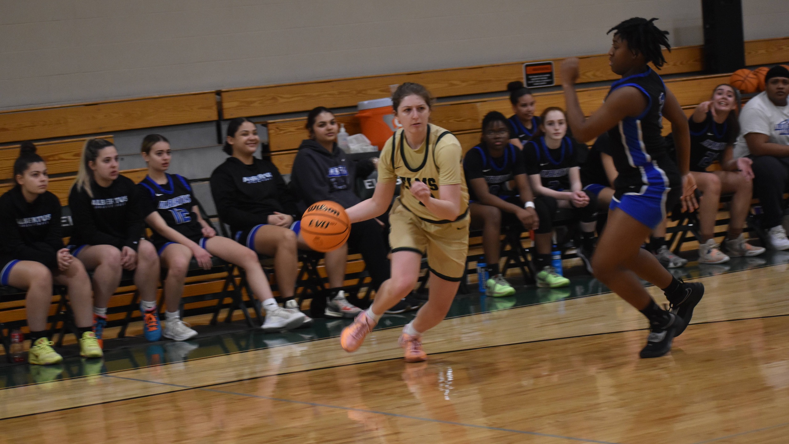 Women's Basketball Edged By Pilgrims