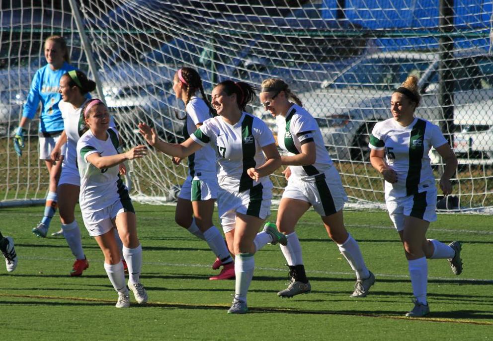 Women's Soccer Topples Southern Vermont