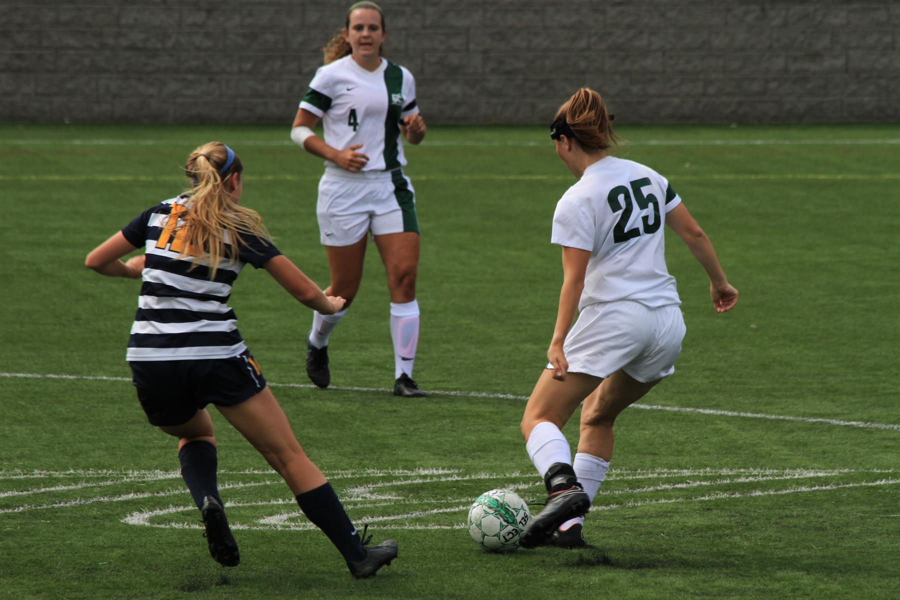 Wellesley Edges Women's Soccer, 1-0