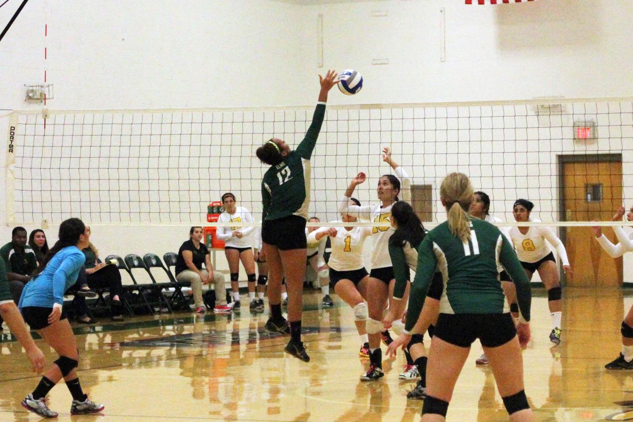 Mount Holyoke College Sweeps by Women&rsquo;s Volleyball, 3-0