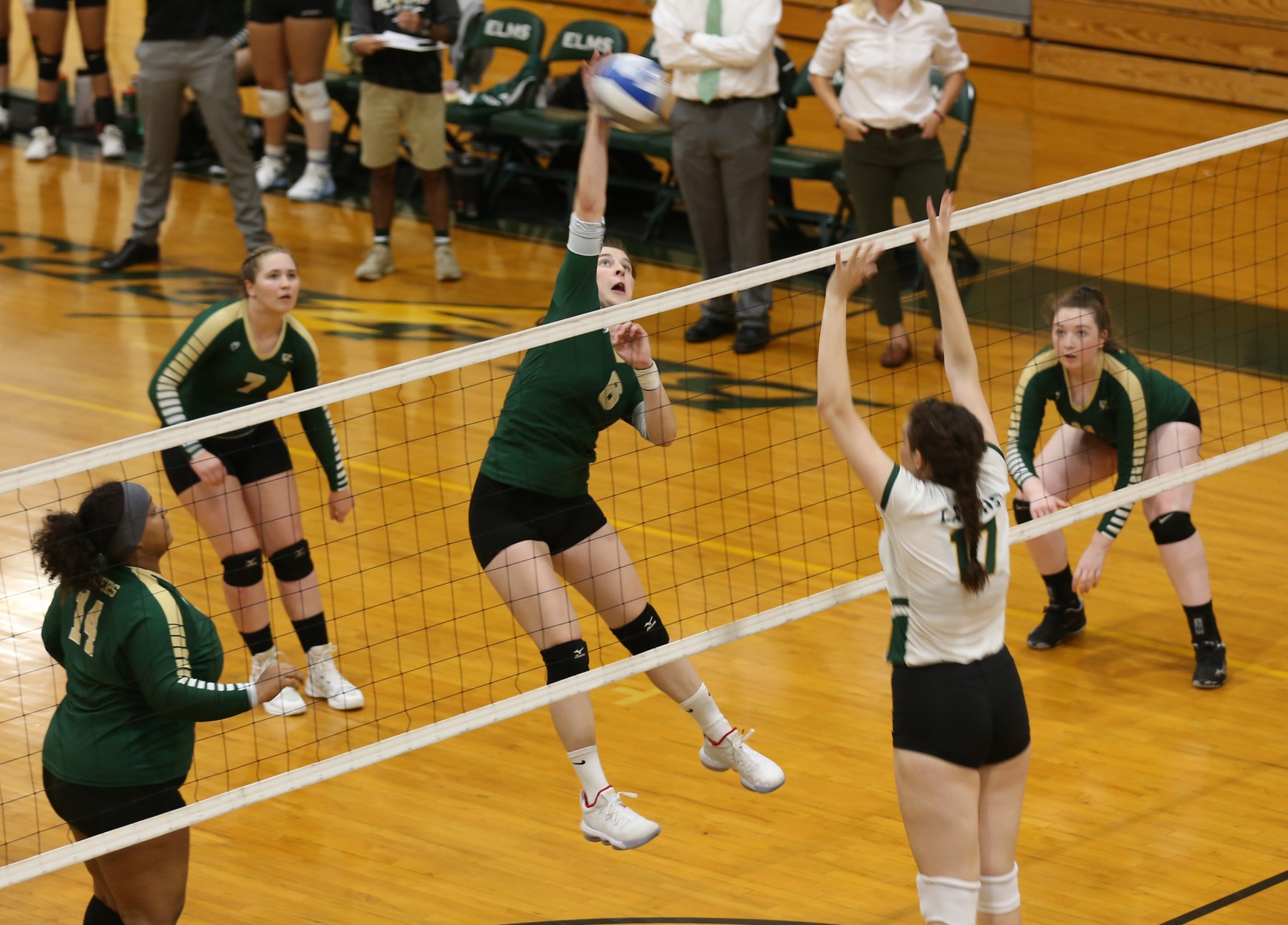 Women&rsquo;s Volleyball Handles Lyons In Non-Conference Action
