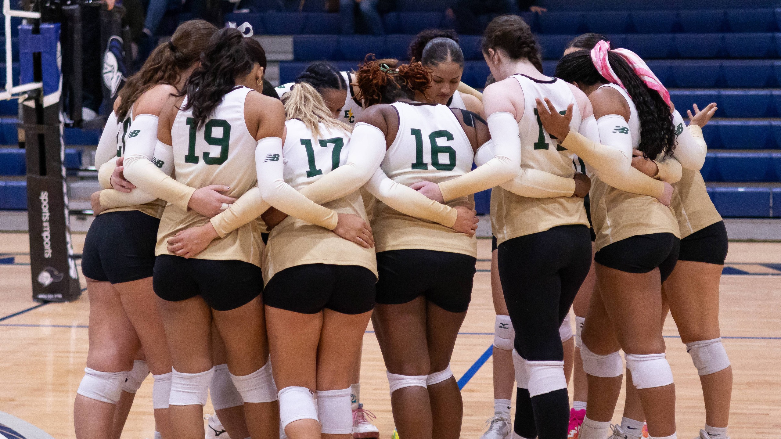 Women's Volleyball Takes a Set in Each Match Against Lasell and Saint Joseph's Maine